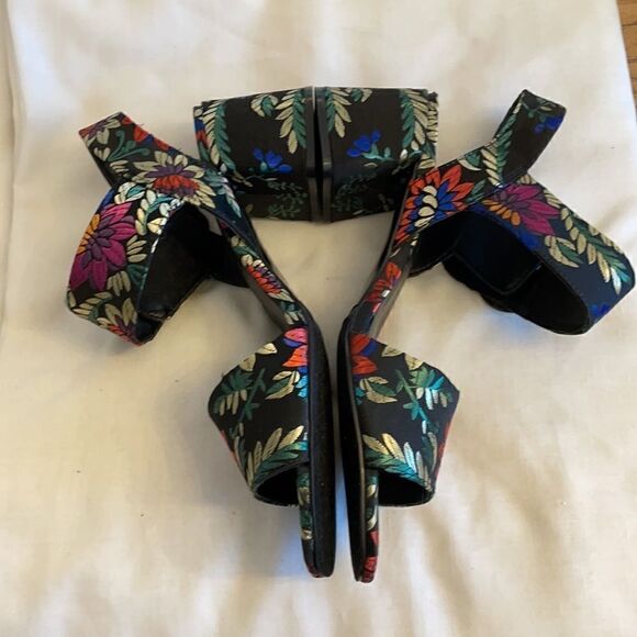 VANELI FLORAL BLACK SATIN FABRIC BLOCK HEE…